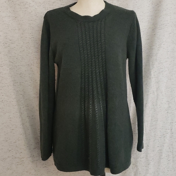 Green Sweater - Picture 1 of 4